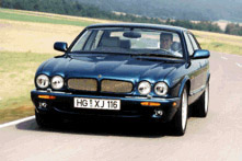 Jaguar XJR /2000/
