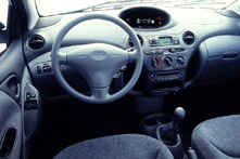 Toyota Yaris 1.0 linea terra /2000/